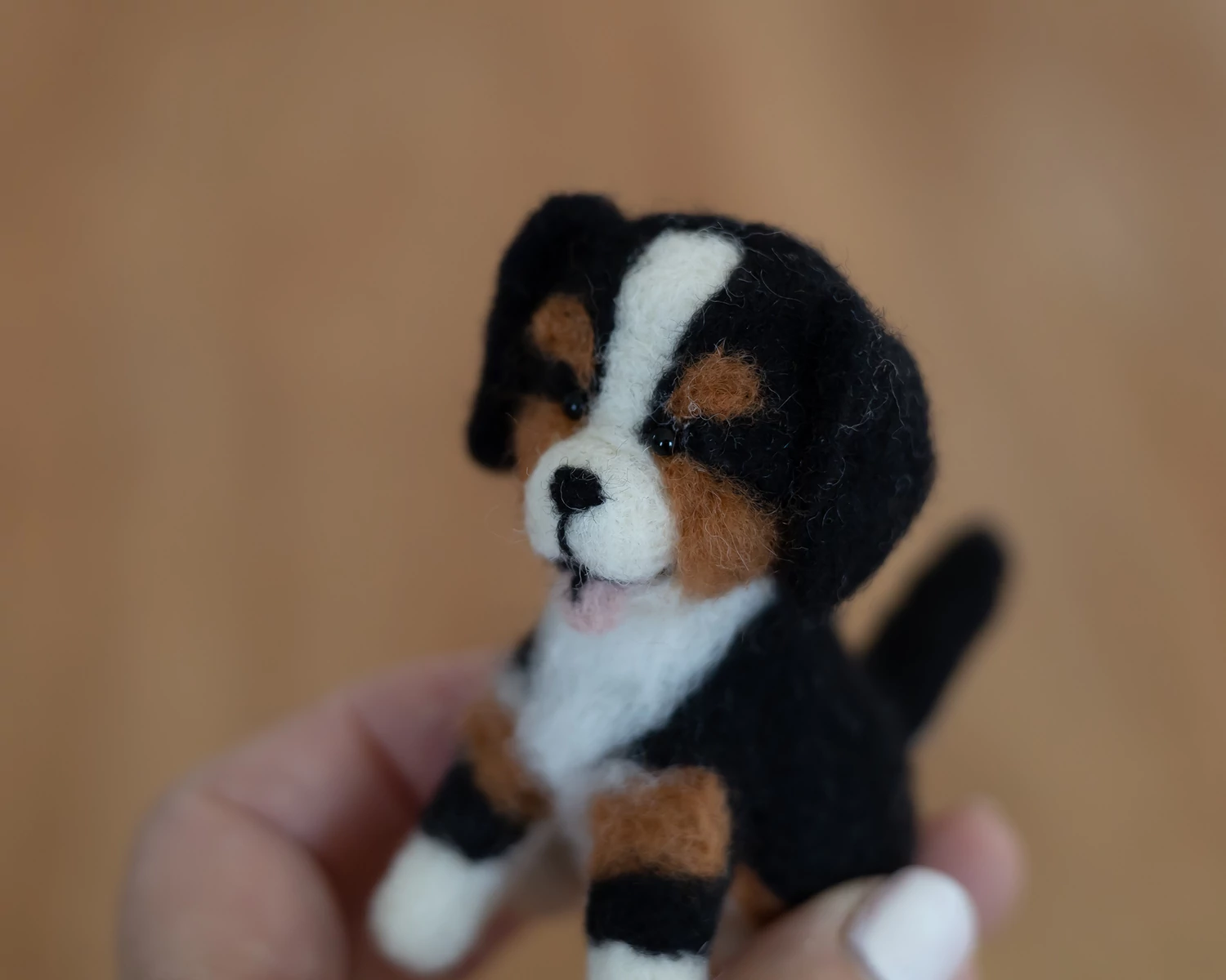 Nemez berni pásztor kölyök kutya figura