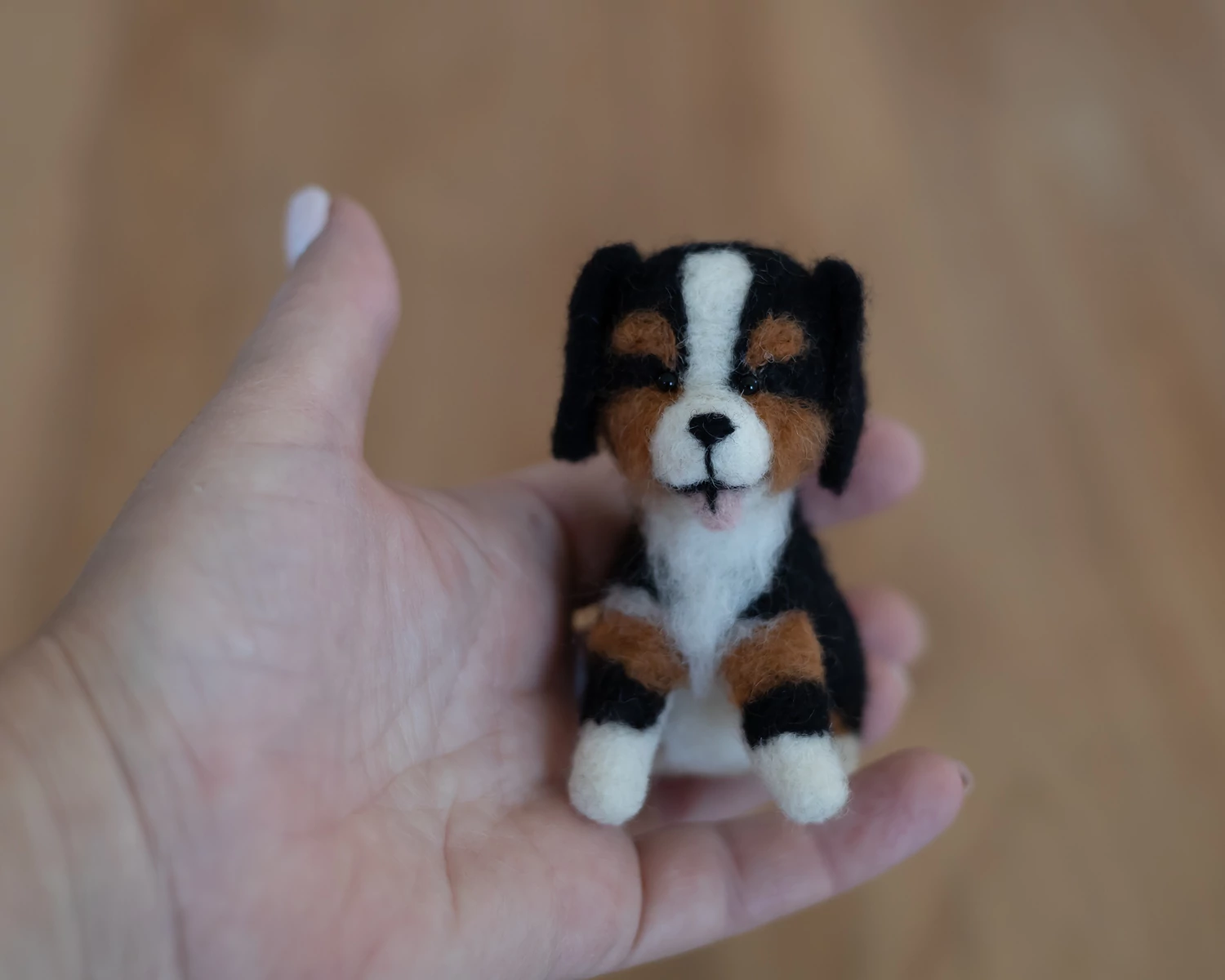 Nemez berni pásztor kölyök kutya figura