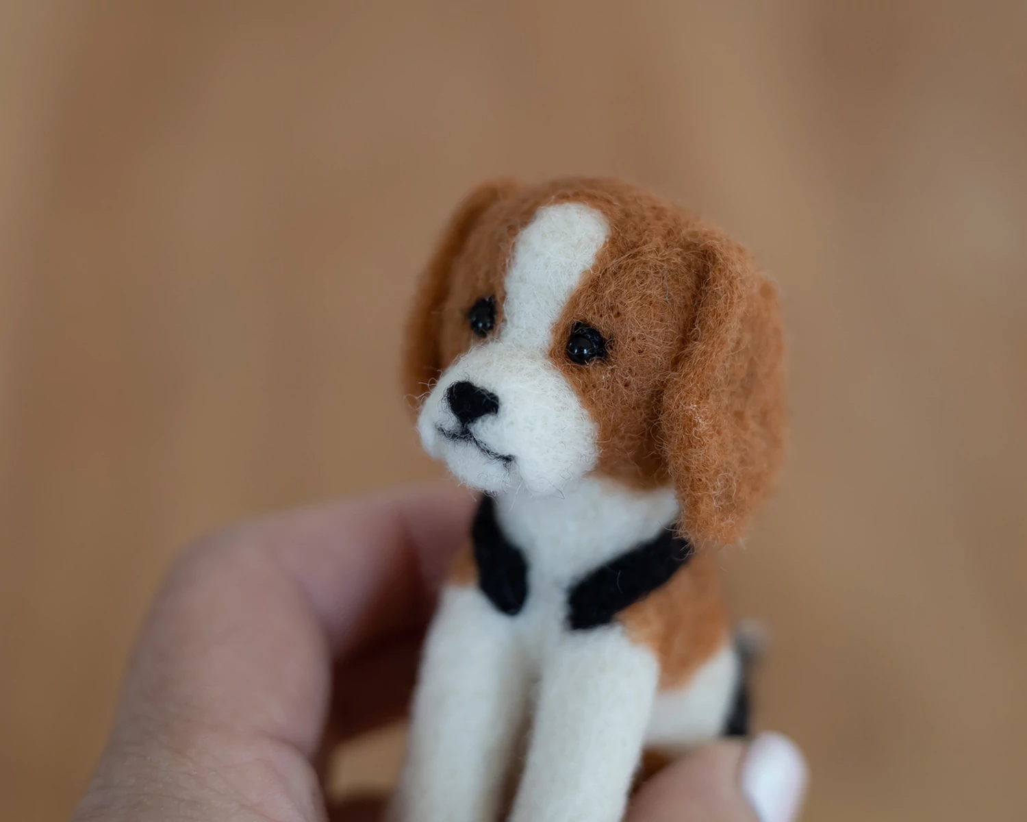 Nemez beagle kölyök kutyus figura