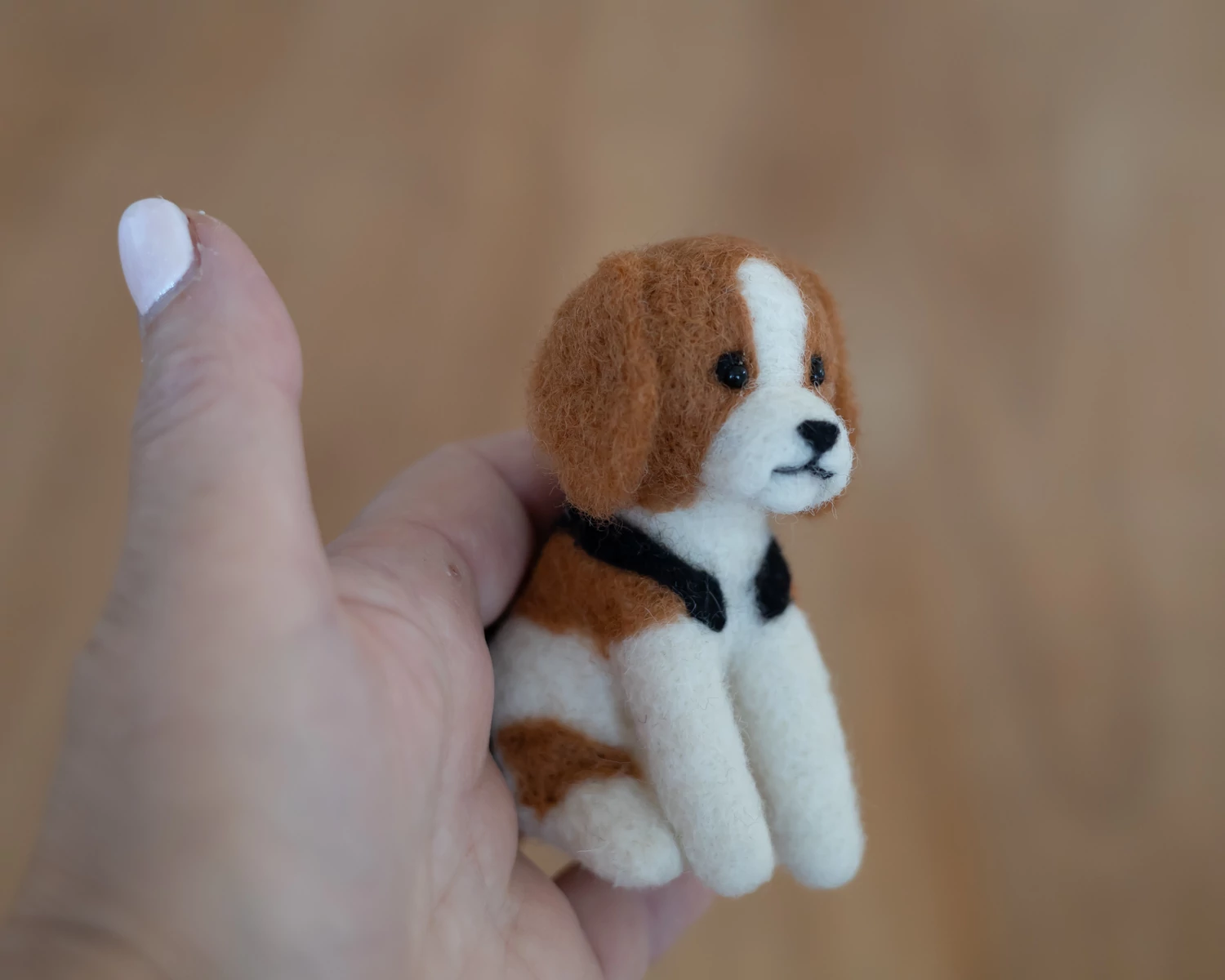 Nemez beagle kölyök kutyus figura