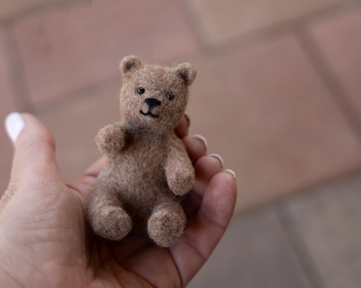 RENDELHETŐ - Nemez mini barna bocs / maci figura