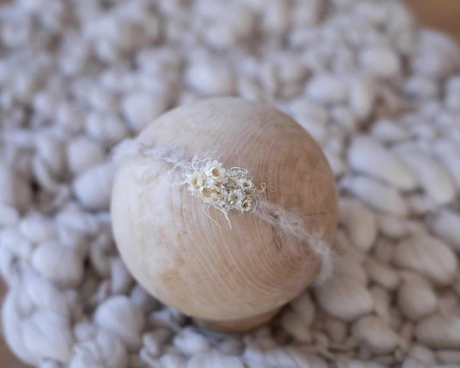 Négyrészes bézs-homok kezdő uniszex szett: alátét, wrap, sapka, fejpánt