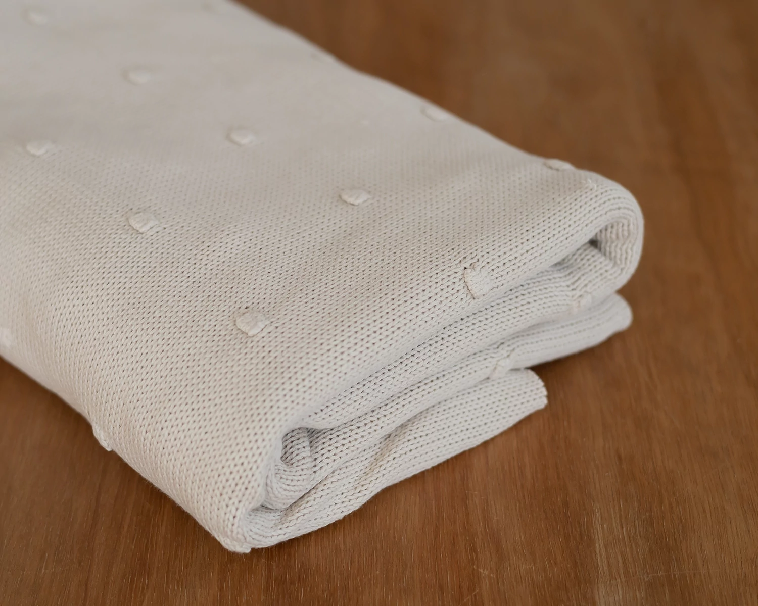 Nyers színű bogyómintás kötött, középvastag babzsák takaró - újszülött fotós kellék