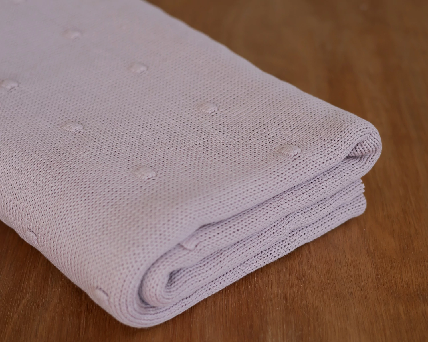 Fáradt rózsaszín bogyómintás kötött, középvastag babzsák takaró - újszülött fotós kellék