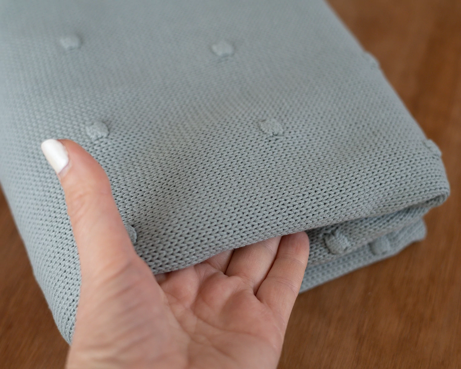 Tengerszín bogyómintás kötött, középvastag babzsák takaró és párna szett  - újszülött fotós kellék 