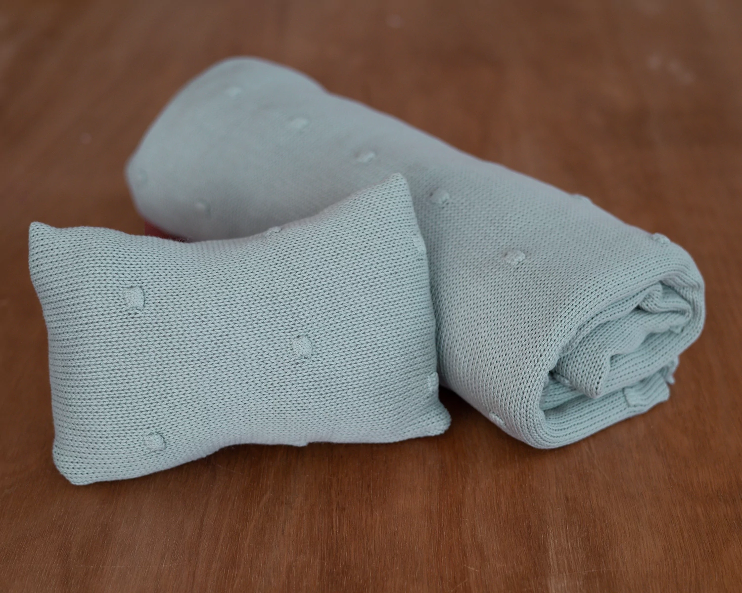 Tengerszín bogyómintás kötött, középvastag babzsák takaró és párna szett  - újszülött fotós kellék 