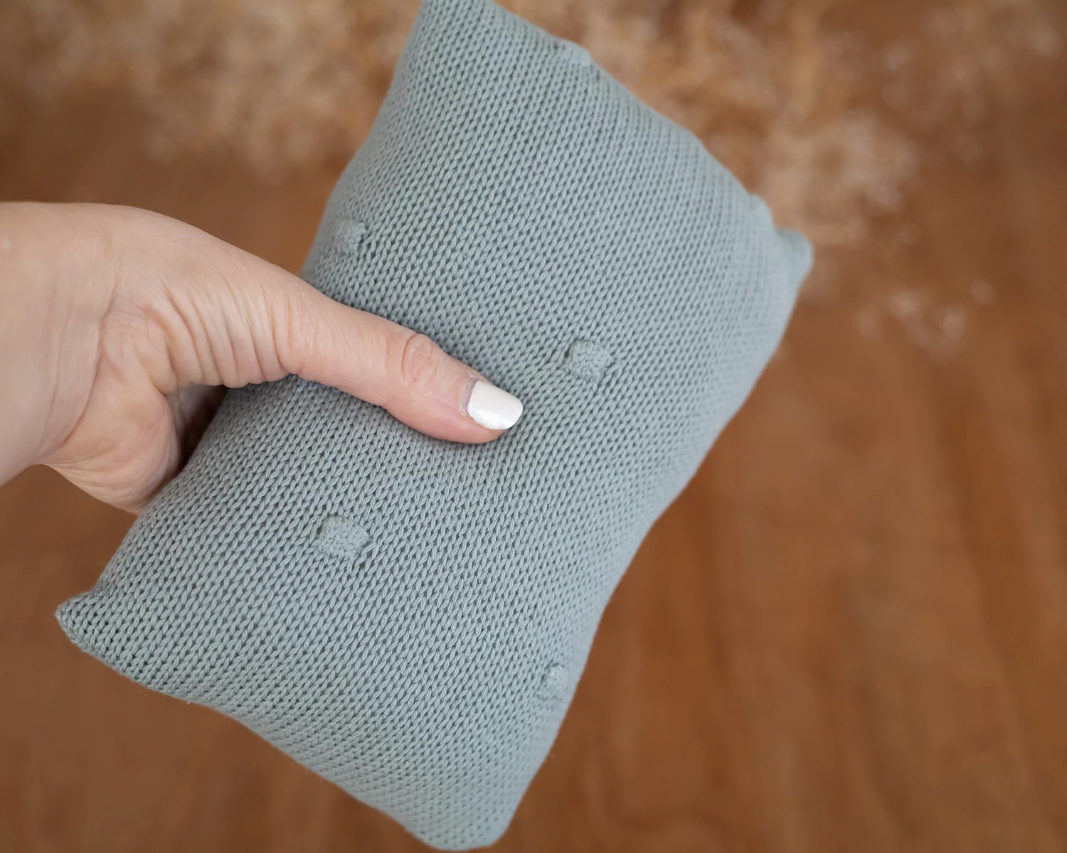 Tengerszín, bogyómintás párna újszülött fotózáshoz