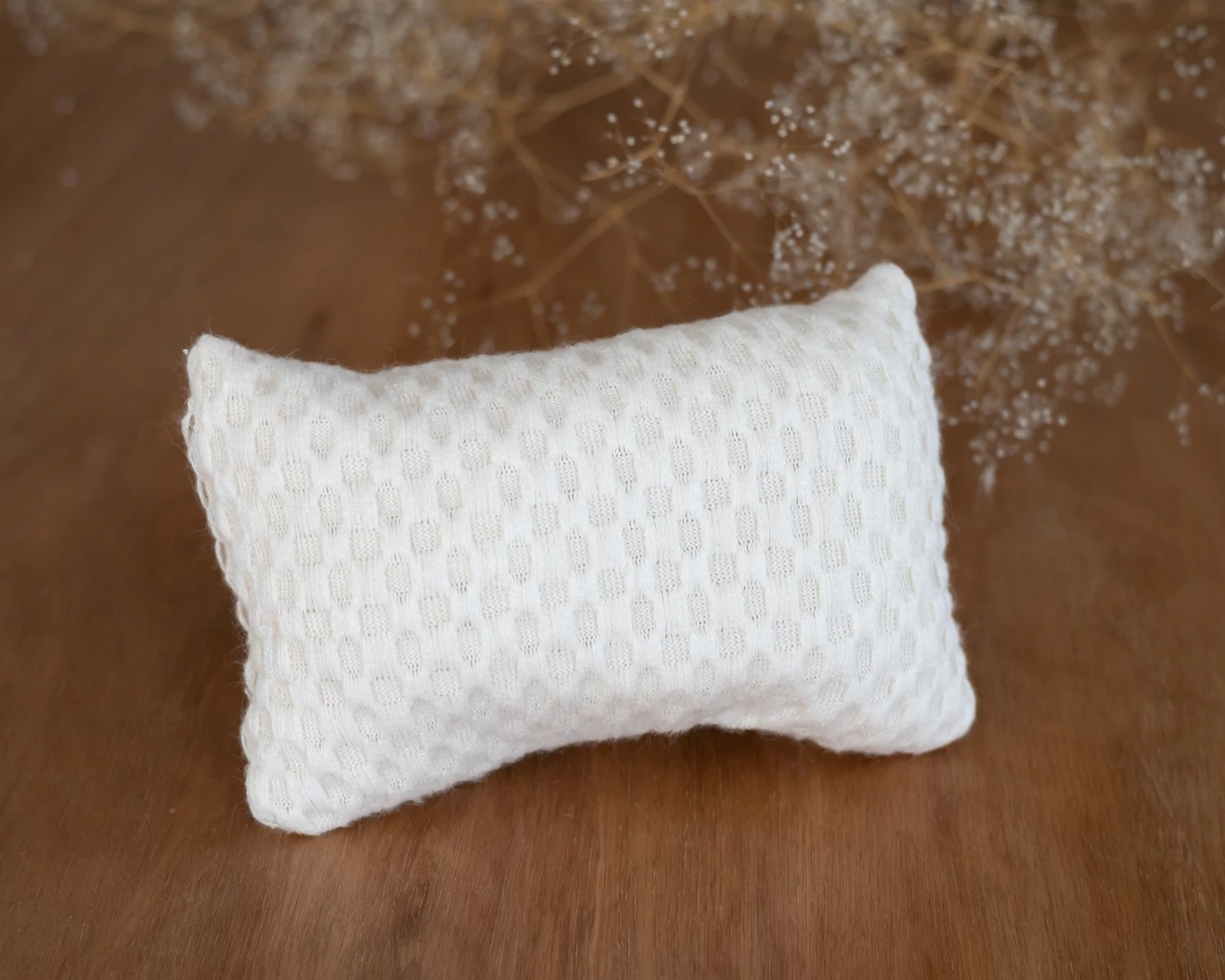 Krém kockamintás  párna újszülött fotózáshoz