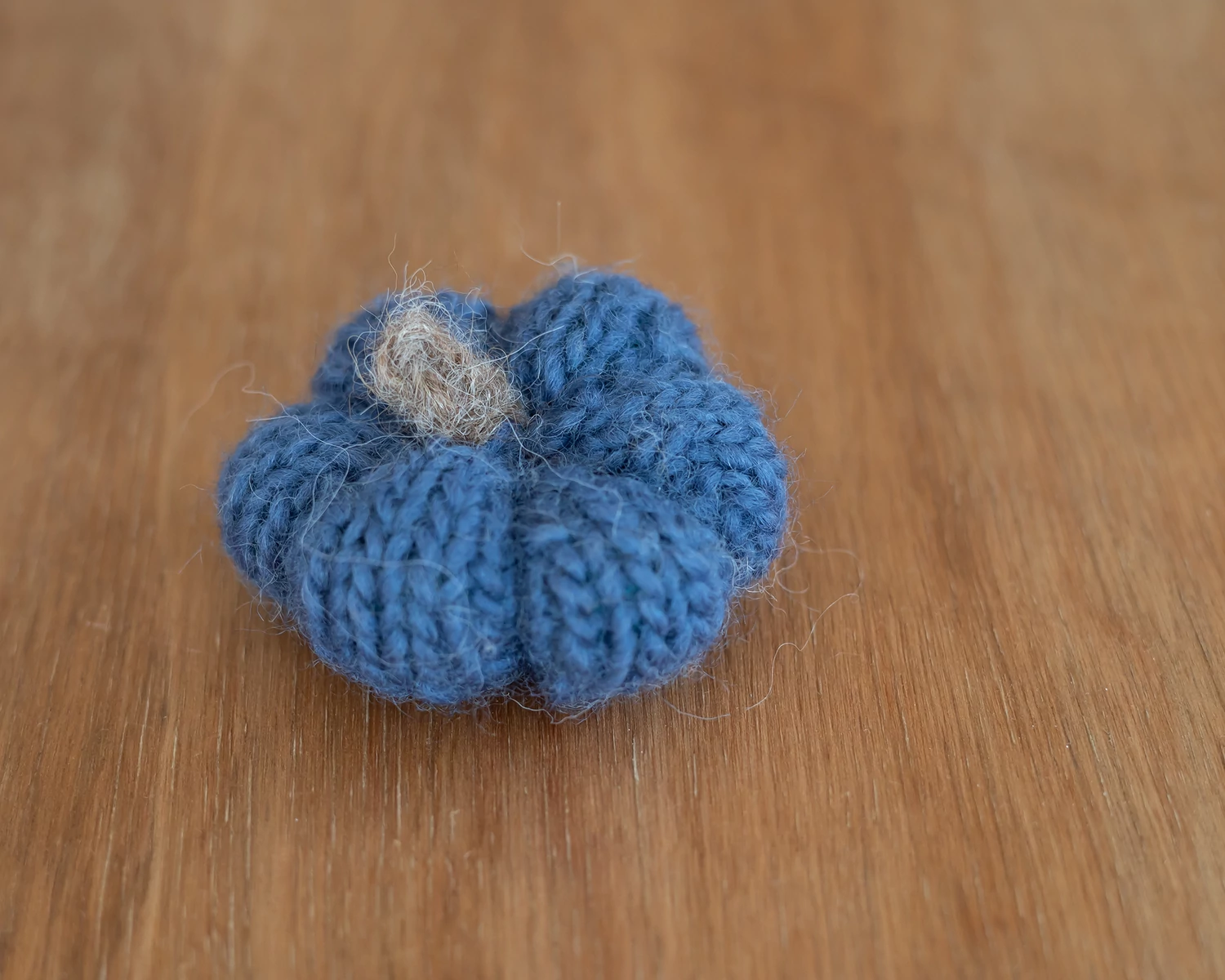 Kék mini kötött tök