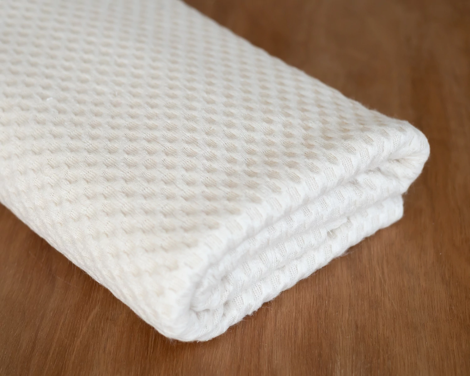 Krém színű kockamintás kötött, középvastag babzsák takaró - újszülött fotós kellék