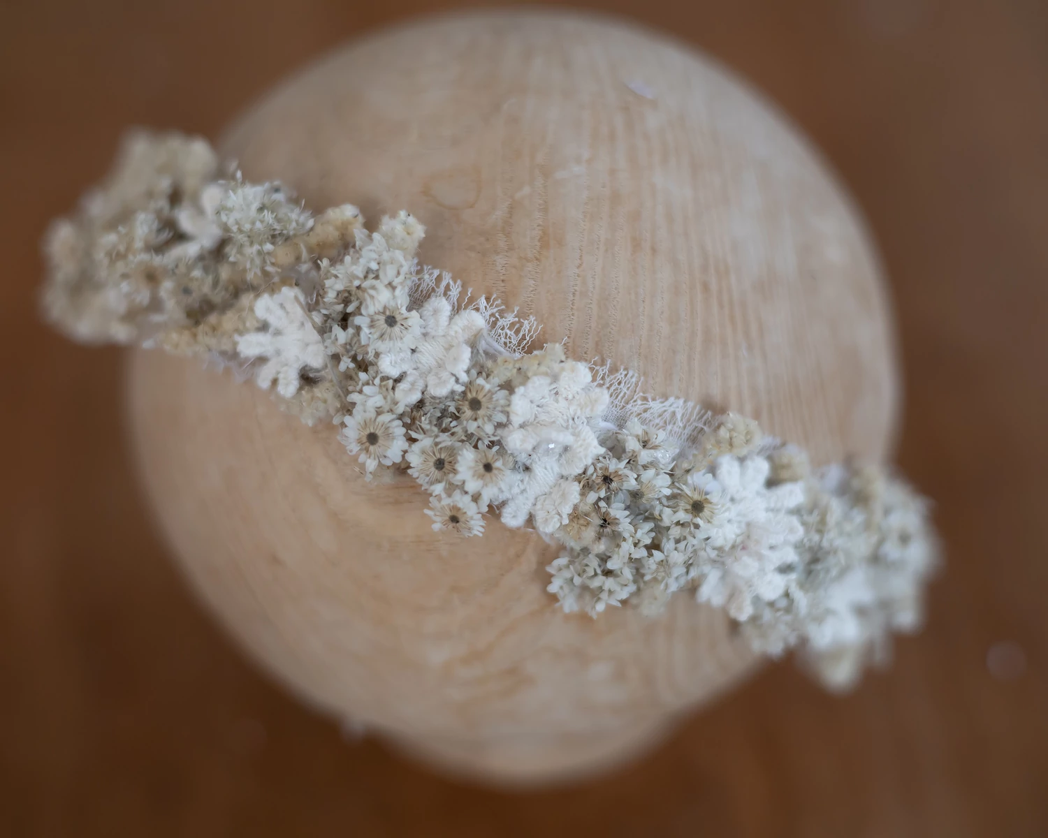 Törtfehér-krém koszorú jellegű fejpánt - újszülött fotós kellék