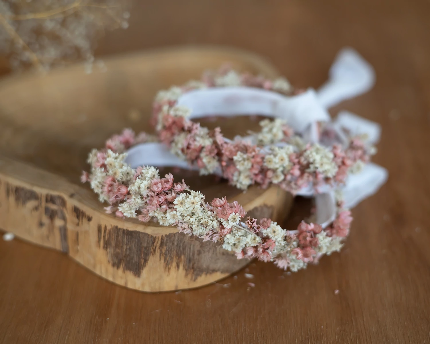 Krém-mályva száraz virágos, bogyós koszorú jellegű fejpánt - univerzális méret