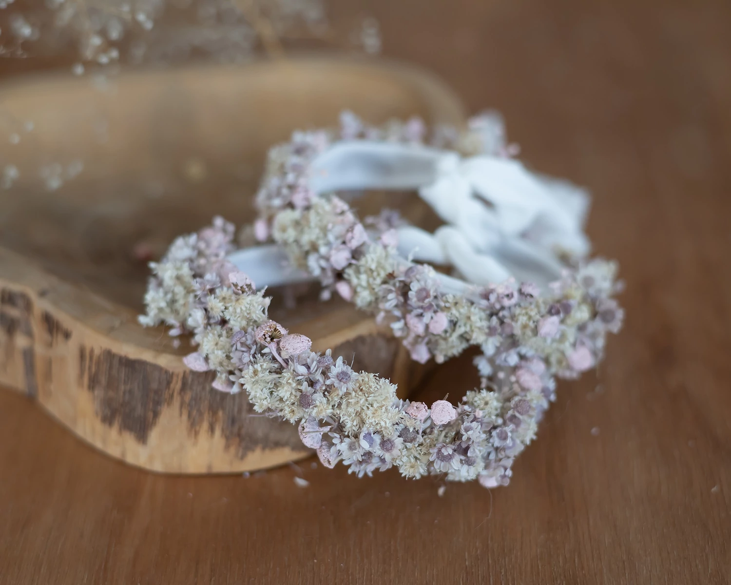 RENDELHETŐ - Fáradt rózsaszín száraz virágos, bogyós koszorú jellegű fejpánt - univerzális méret