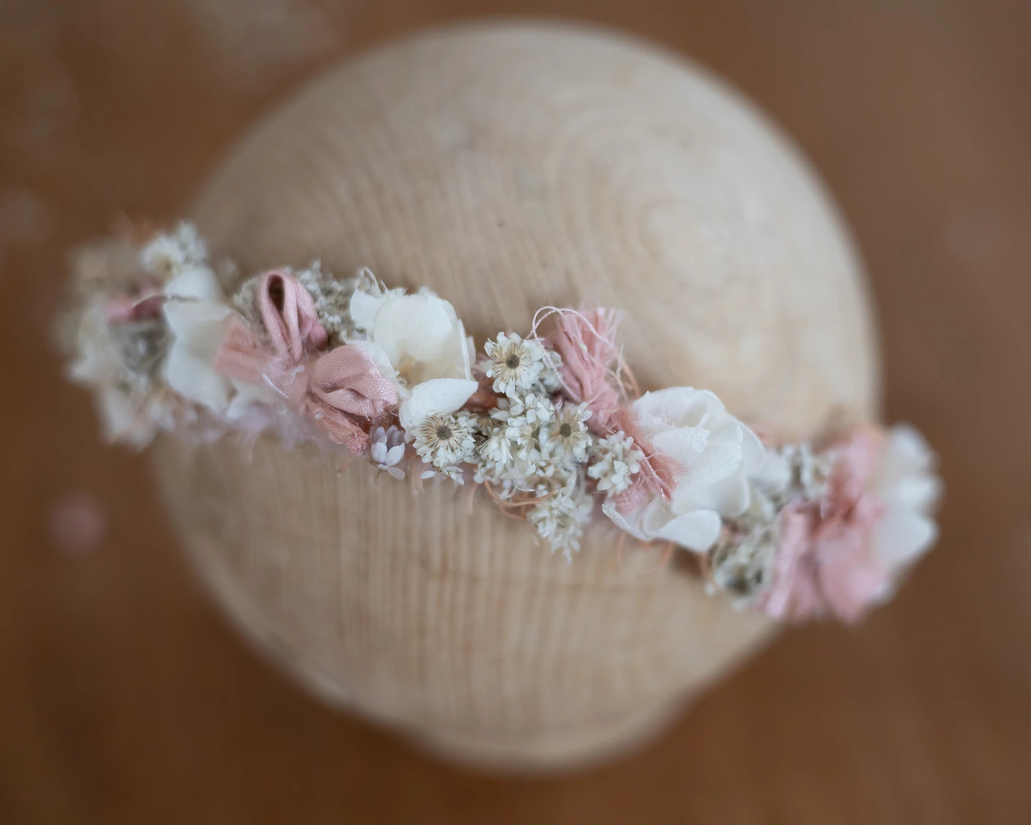 Barackvirág, szárazvirágos koszorú jellegű fejpánt - újszülött méret