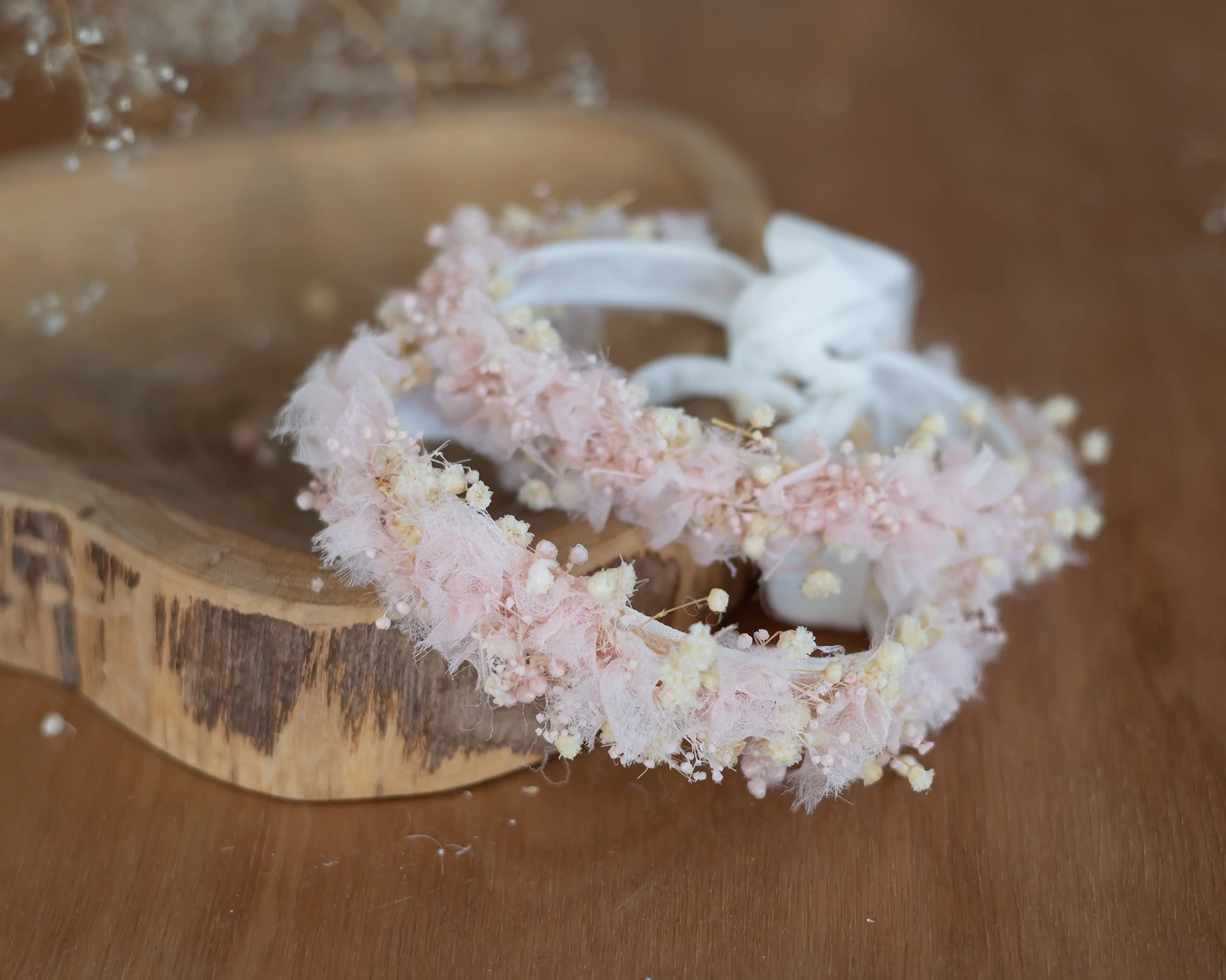 Halvány rózsaszín, koszorú jellegű fejpánt - megkötős, univerzáslis méret