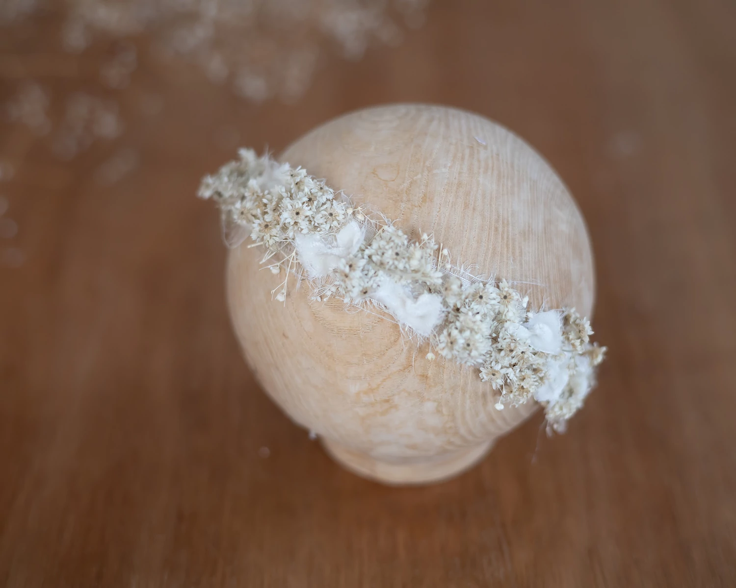 Törtfehér-krém koszorú jellegű fejpánt - újszülött fotós kellék