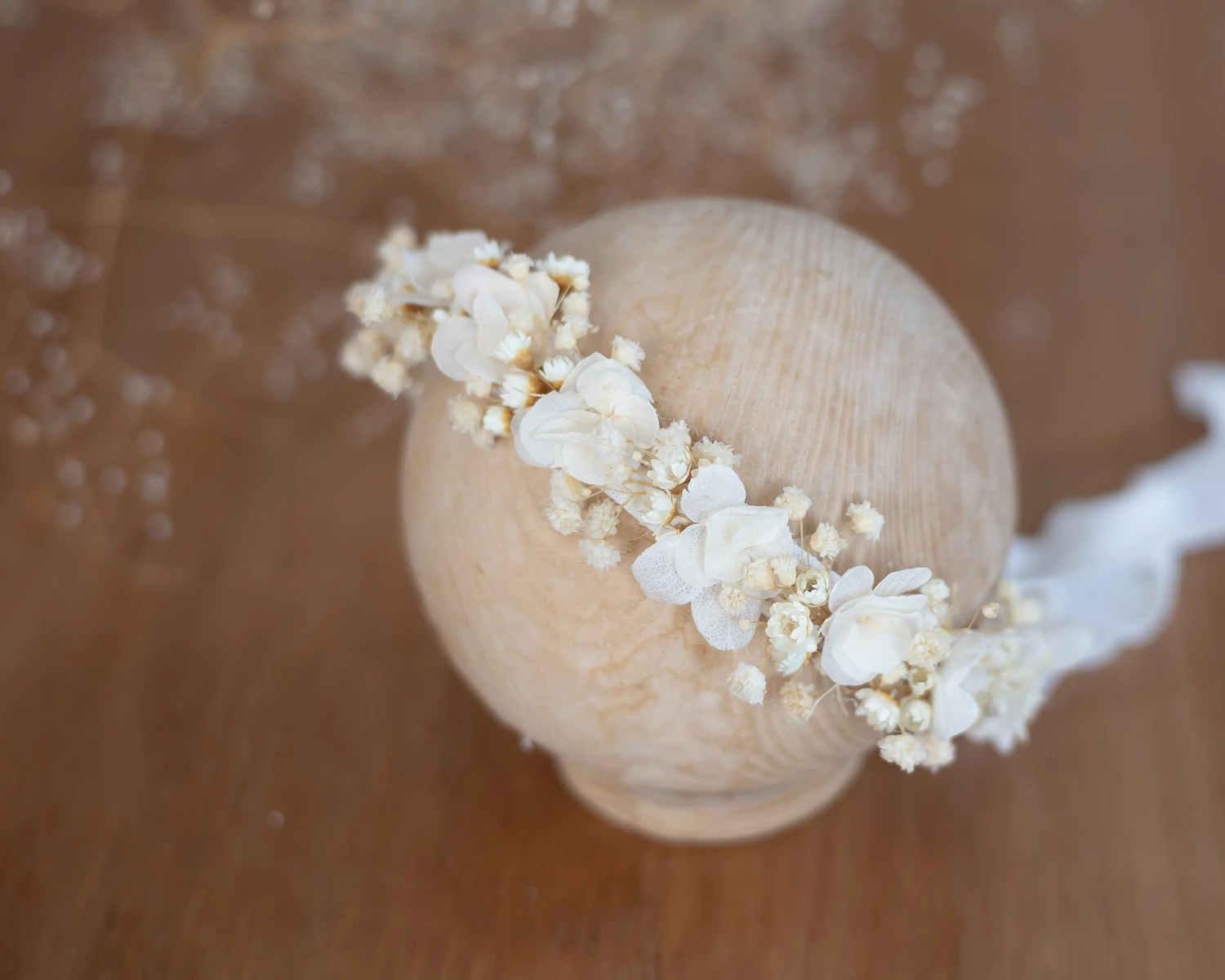 Elefántcsont - törtfehér virágos, koszorú jellegű fejpánt - univerzális méret