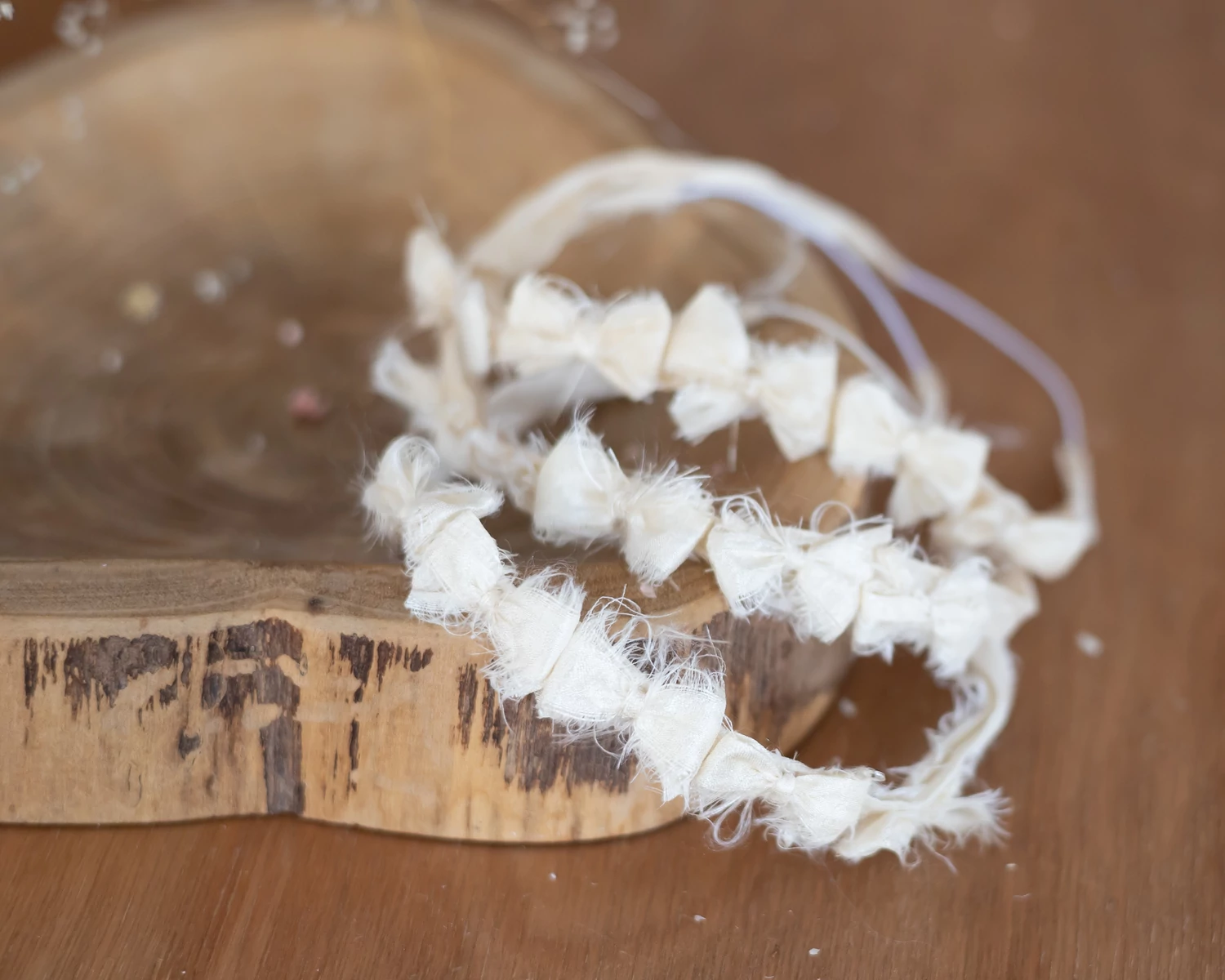 Elefántcsont selyem masnis fejpánt - újszülött méret