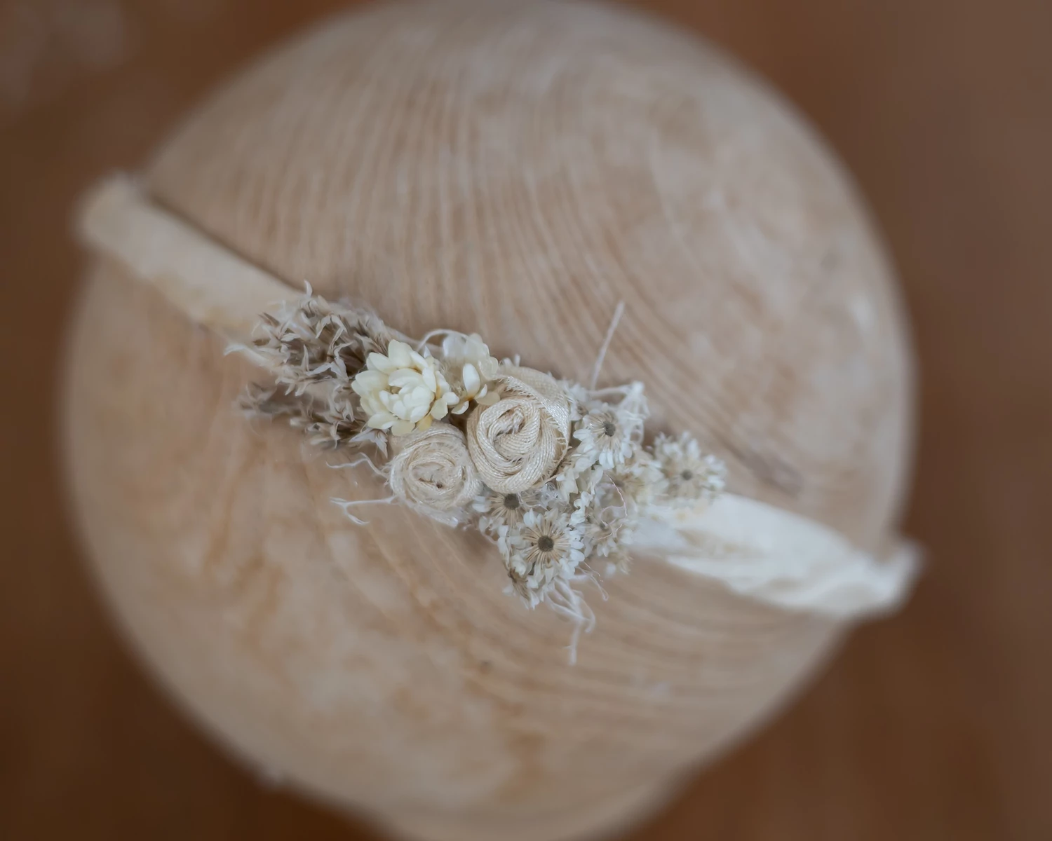 Krém- elefántcsont, selyem virágos fejpánt - újszülött méret