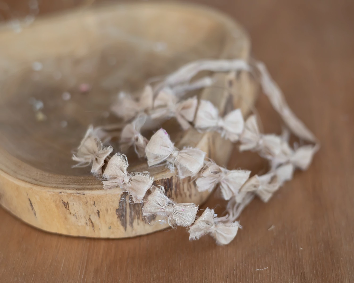 Tejeskávé selyem masnis fejpánt - újszülött méret