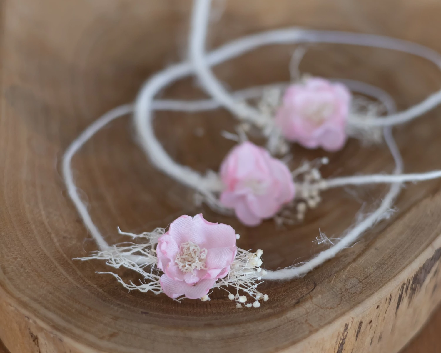 Babarózsaszín, virágos fejpánt - újszülött méret