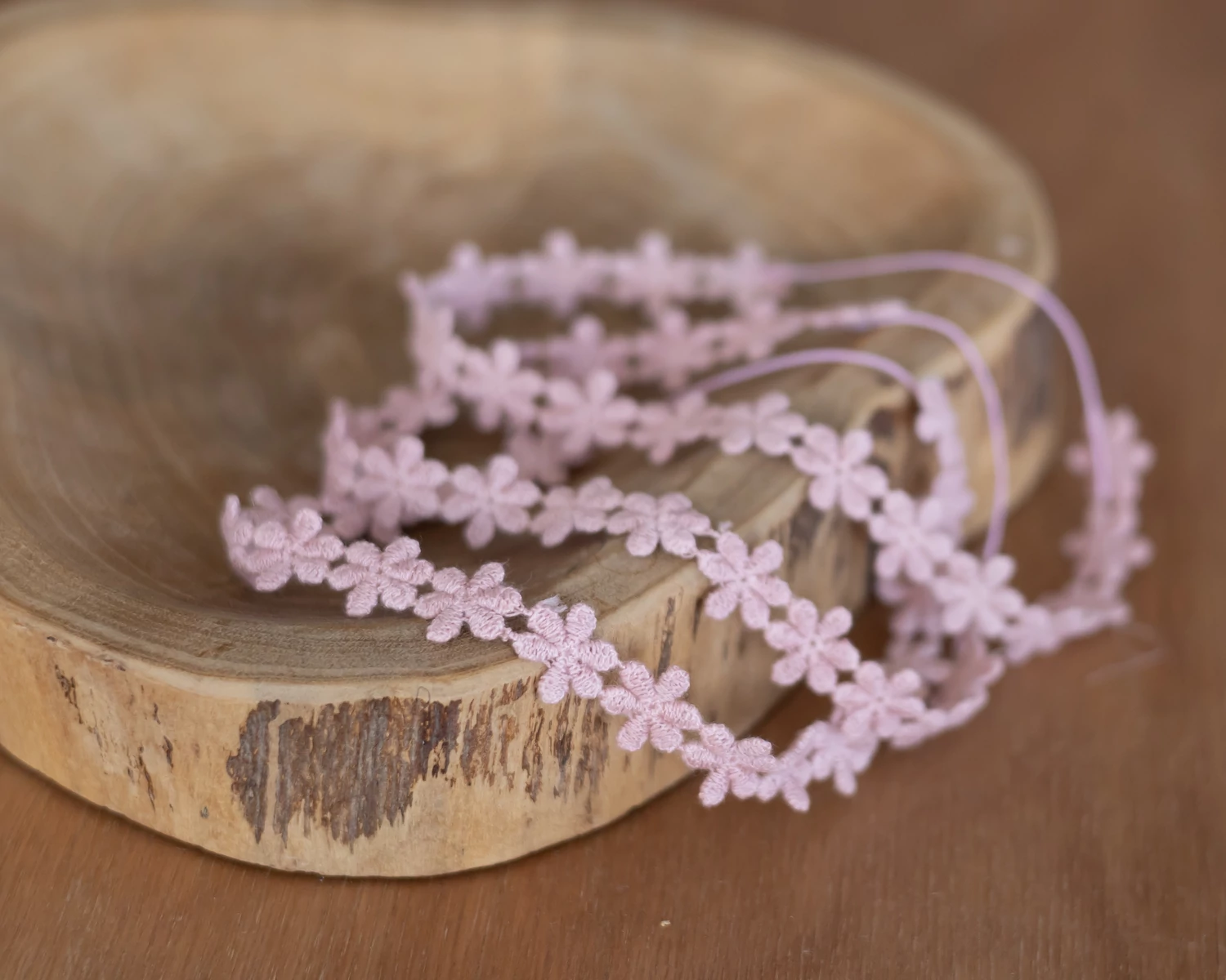 Antik rózsaszín virágos csipke fejpánt - újszülött méret