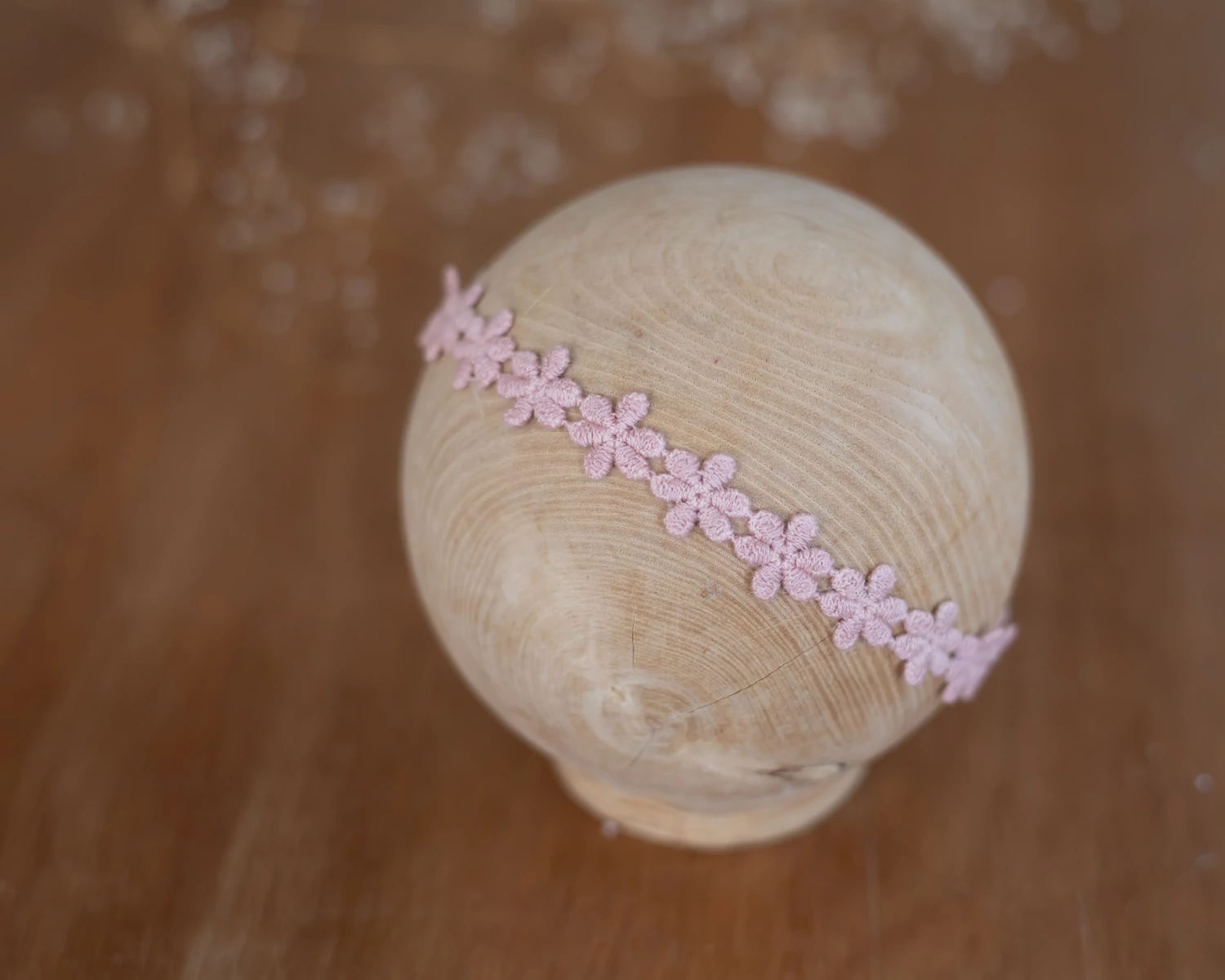 Antik rózsaszín virágos csipke fejpánt - újszülött méret