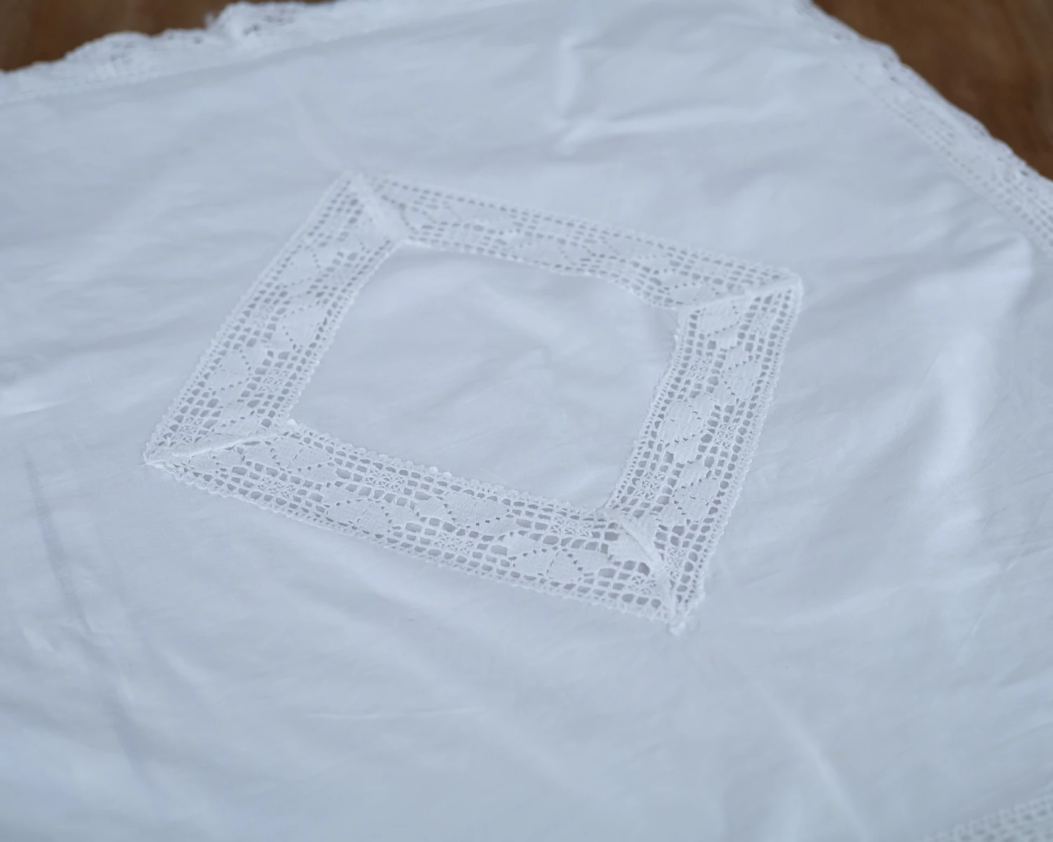 Fehér hímzett vintage párnahuzat - régi, 70-es évekből