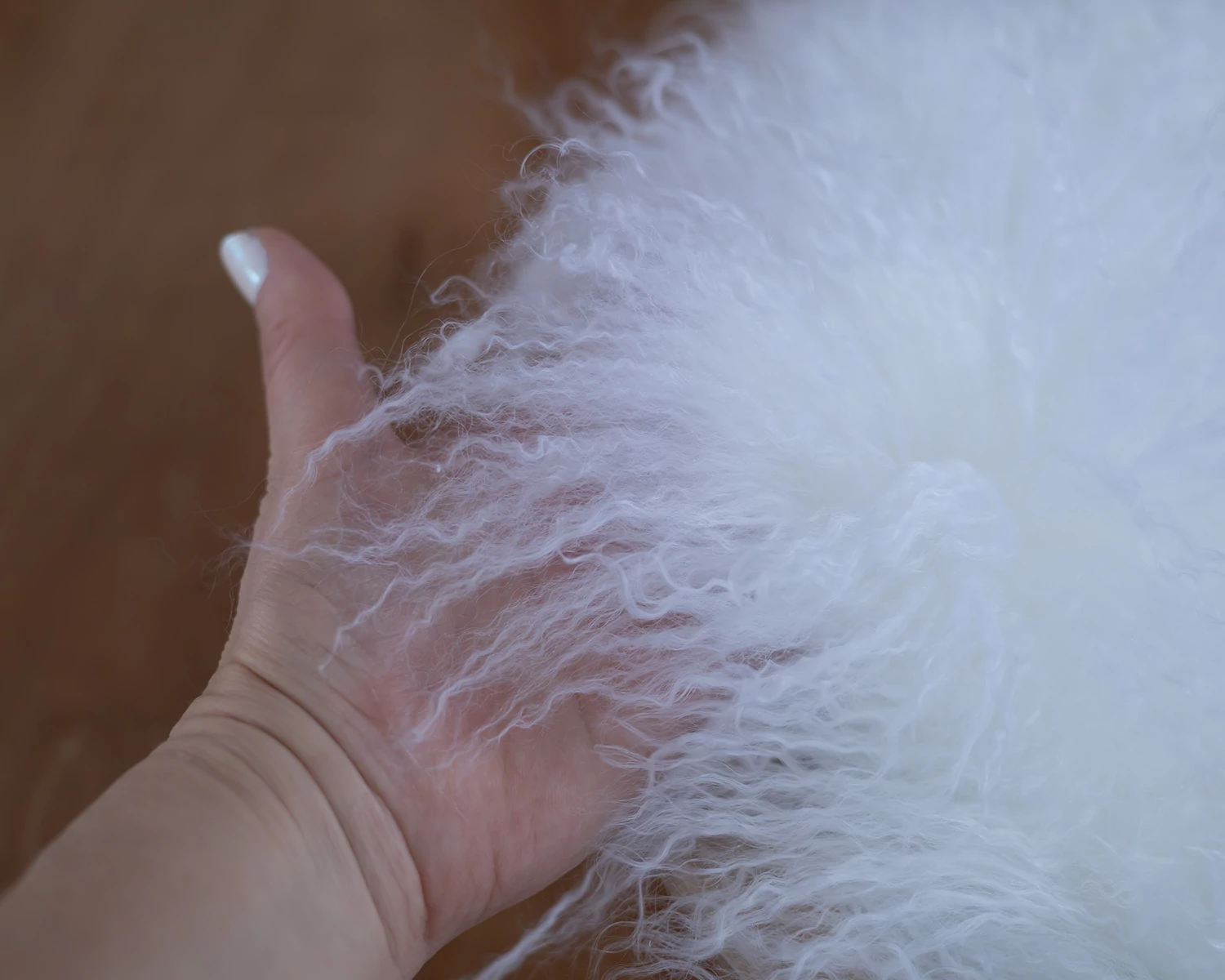 Hófehér göndör valódi flokati szőrme - kis méret "S"