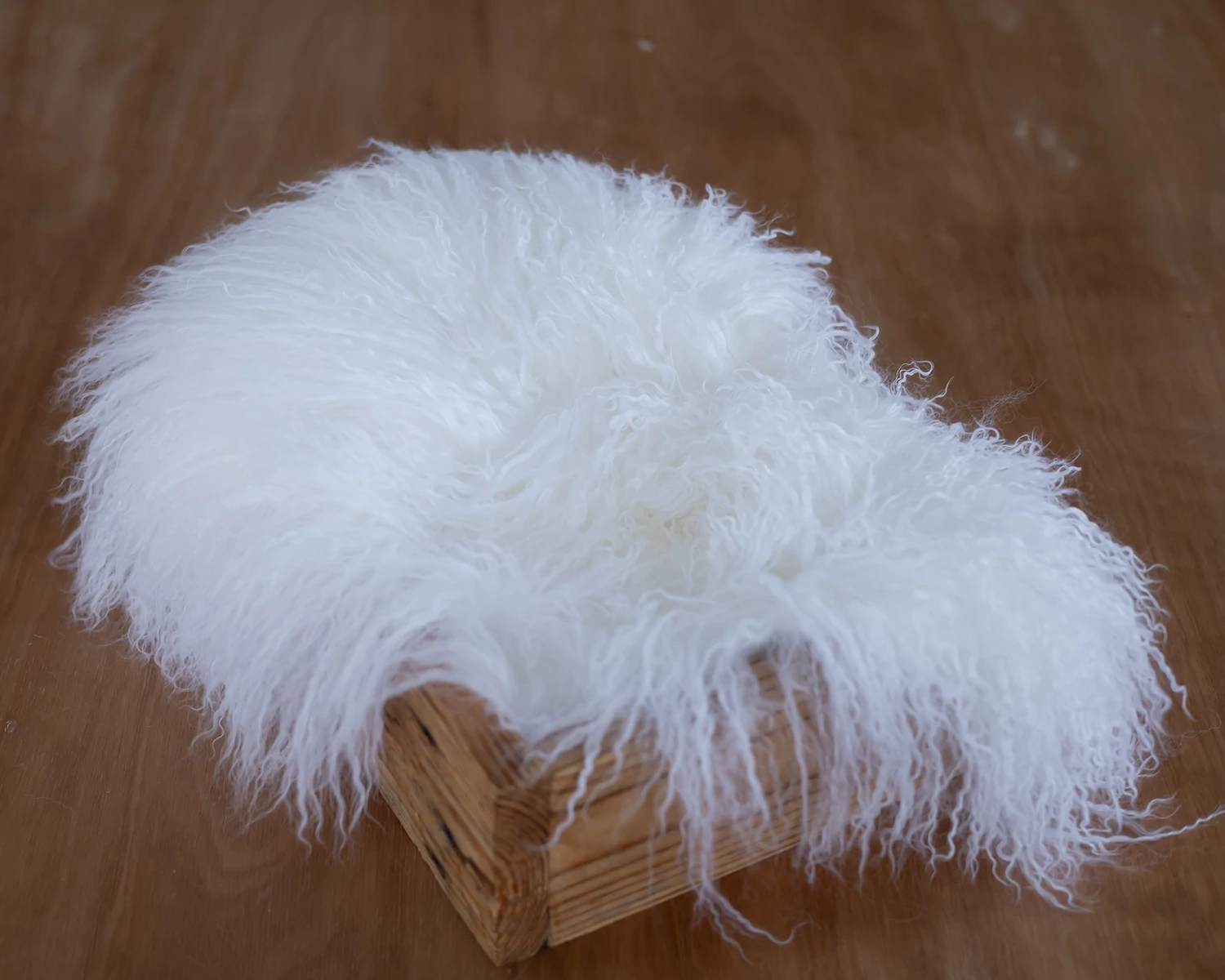 Hófehér göndör valódi flokati szőrme - közepes méret "M"
