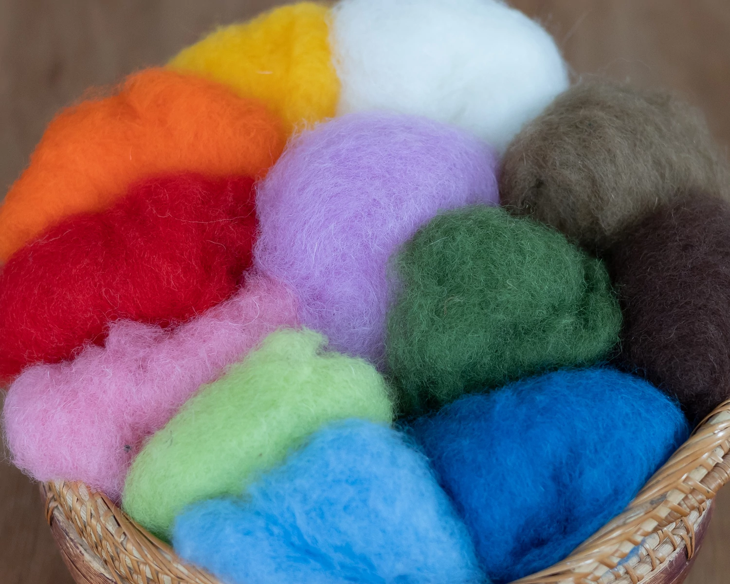 Gyapjú csomag 12 színben nemezeléshez és fonáshoz – "Színválogatás 12" - 60g