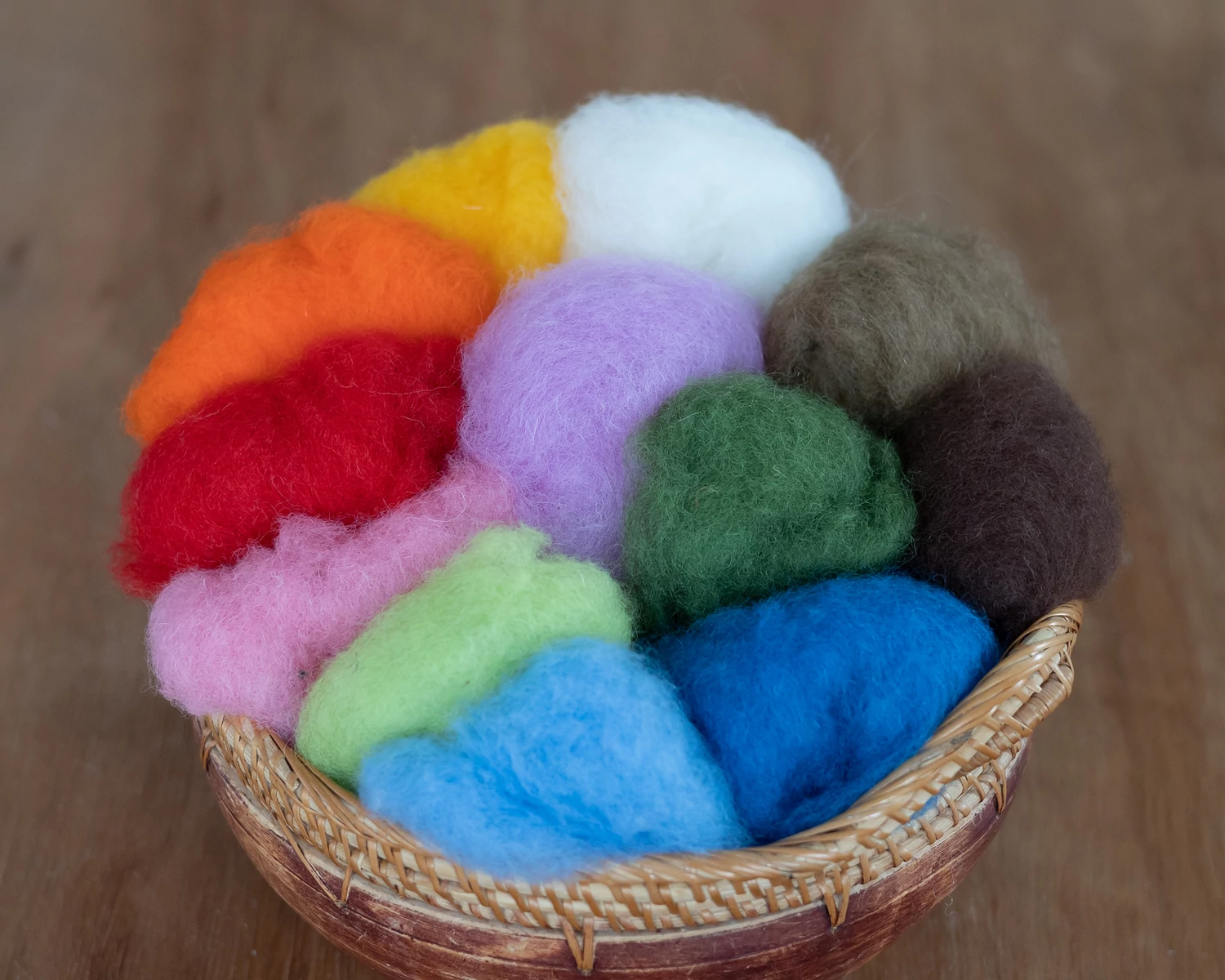 Gyapjú csomag 12 színben nemezeléshez és fonáshoz – "Színválogatás 12" - 60g