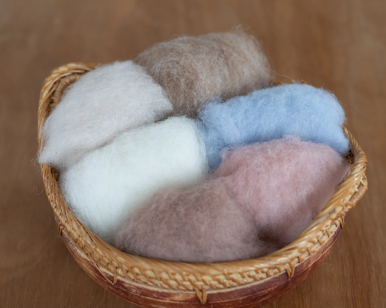 Gyapjú csomag 6 színben nemezeléshez és fonáshoz – paszell színek - 30g