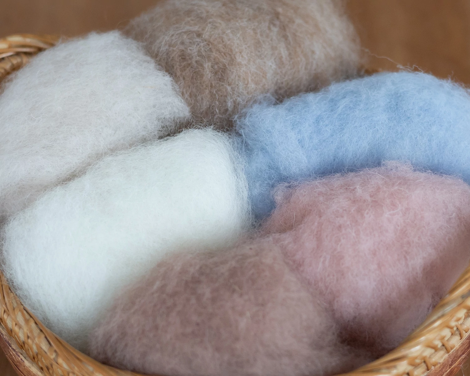 Gyapjú csomag 6 színben nemezeléshez és fonáshoz – paszell színek - 30g