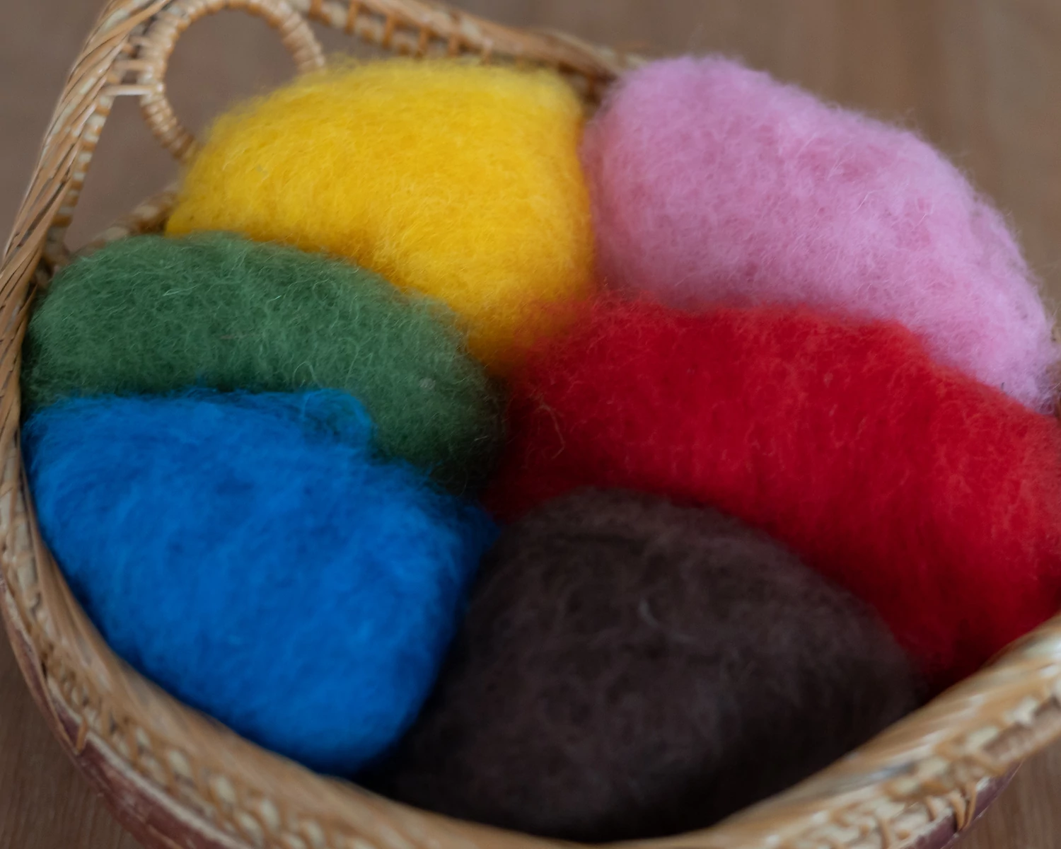 Gyapjú csomag 6 színben nemezeléshez és fonáshoz – "Színválogatás 6" - 30g