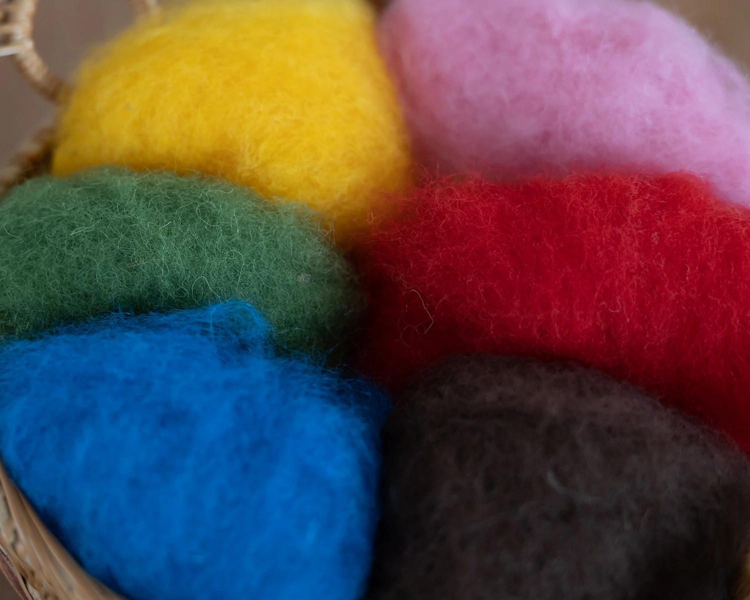 Gyapjú csomag 6 színben nemezeléshez és fonáshoz – "Színválogatás 6" - 30g