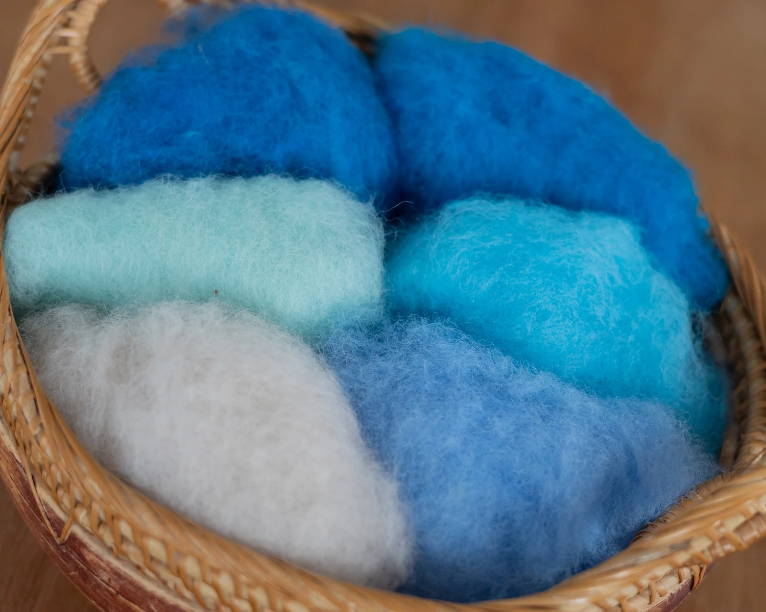 Gyapjú csomag 6 színben nemezeléshez és fonáshoz – "Tenger" - 30g