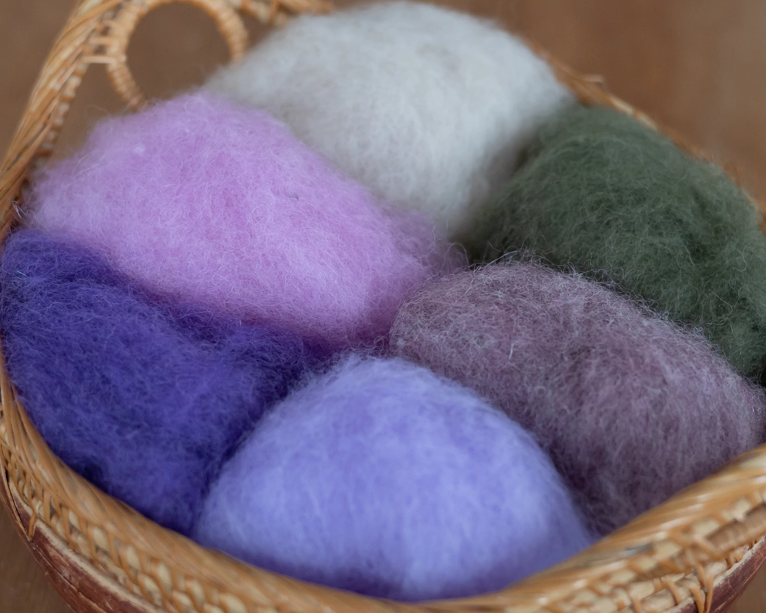 Gyapjú csomag 6 színben nemezeléshez és fonáshoz – "Levendulamező" - 30g