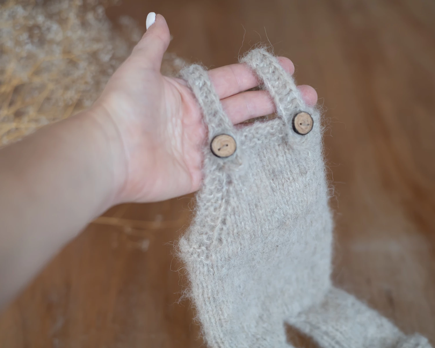 RENDELHETŐ Kötött világos bézs kantáros kertész nadrág - újszülött fotózáshoz