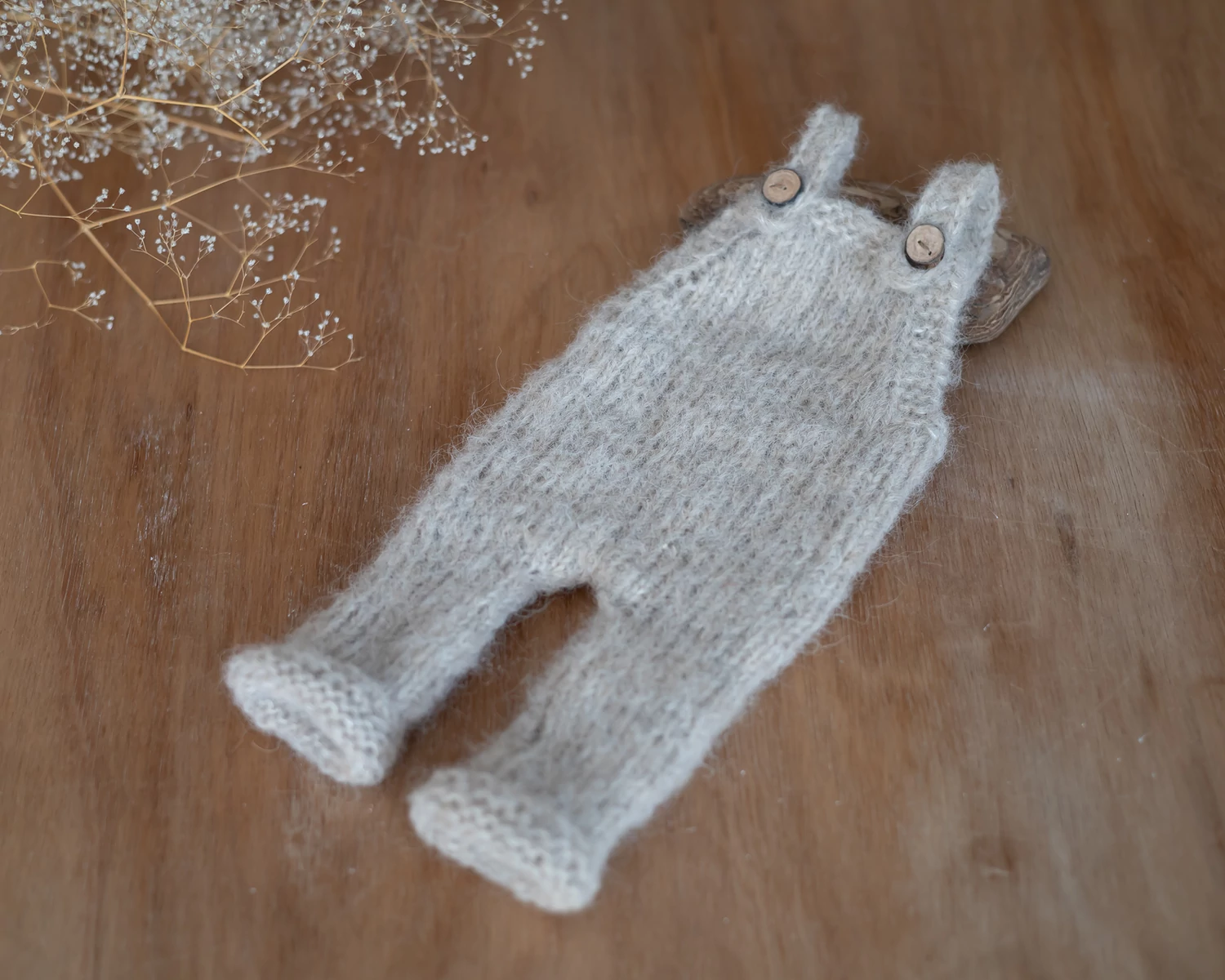 RENDELHETŐ Kötött világos bézs kantáros kertész nadrág - újszülött fotózáshoz