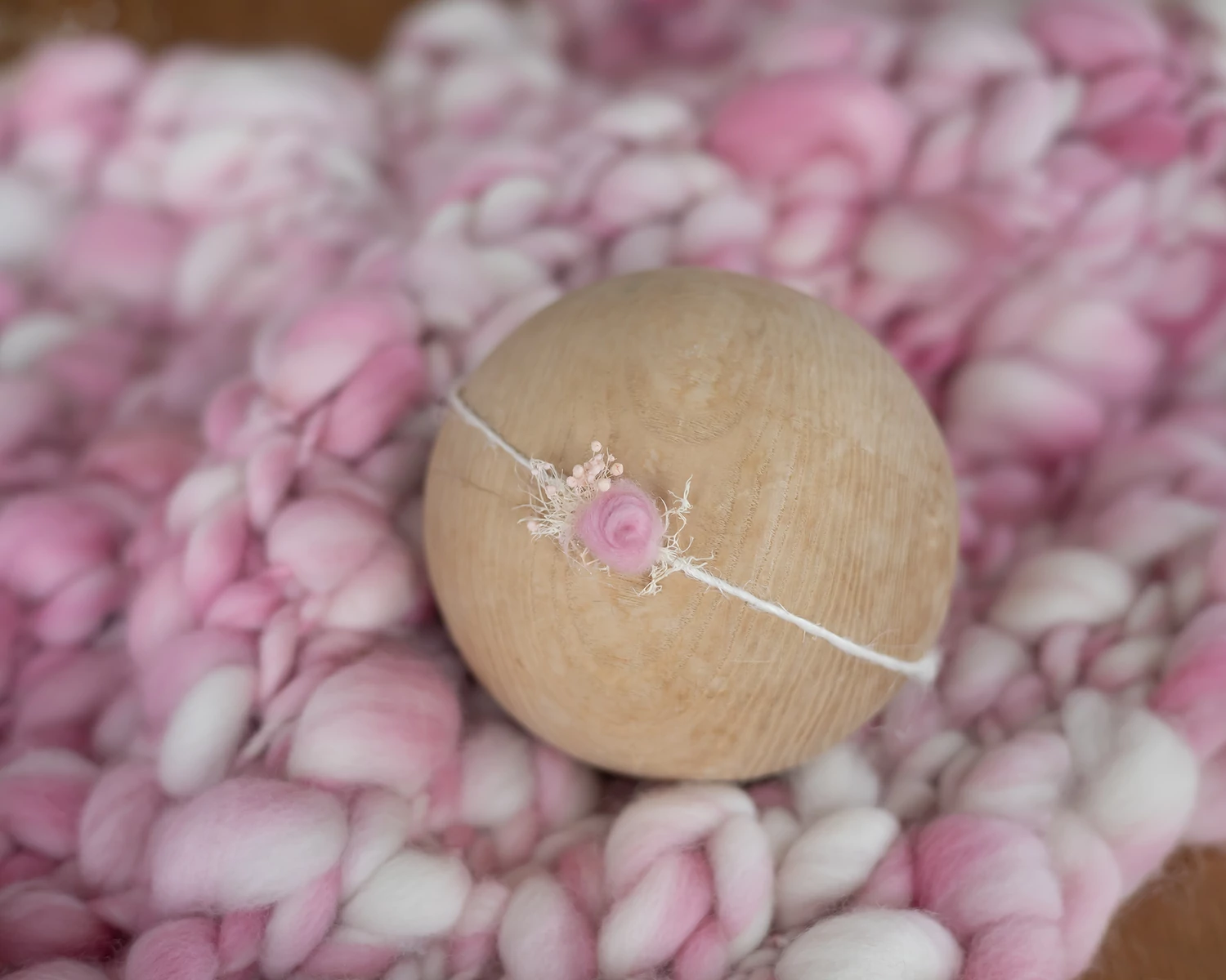 Rózsaszín-fehér árnyalatos takaró és fejpánt szett újszülött fotózáshoz