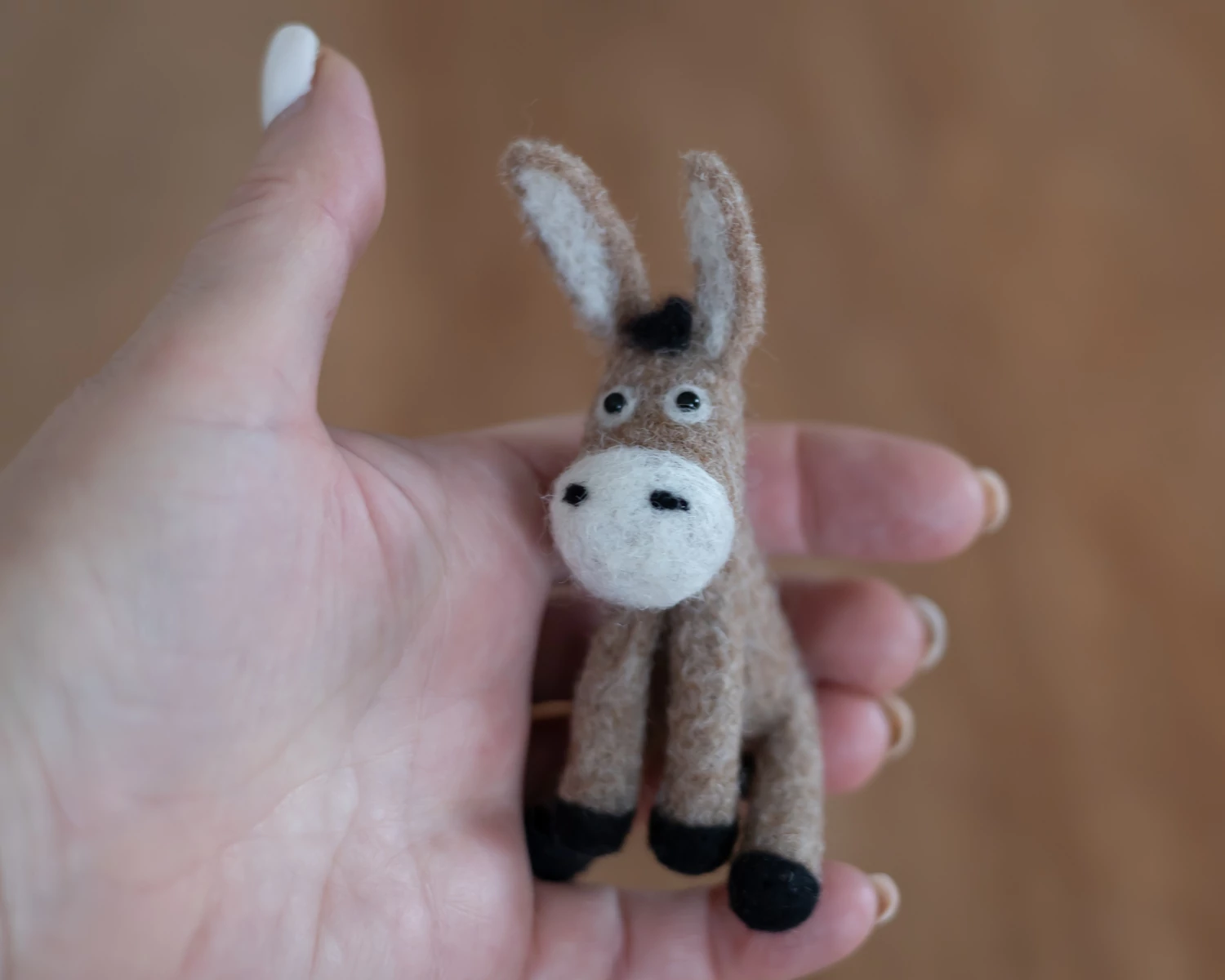 RENDELHETŐ  Nemez, barna csacsi / szamár figura