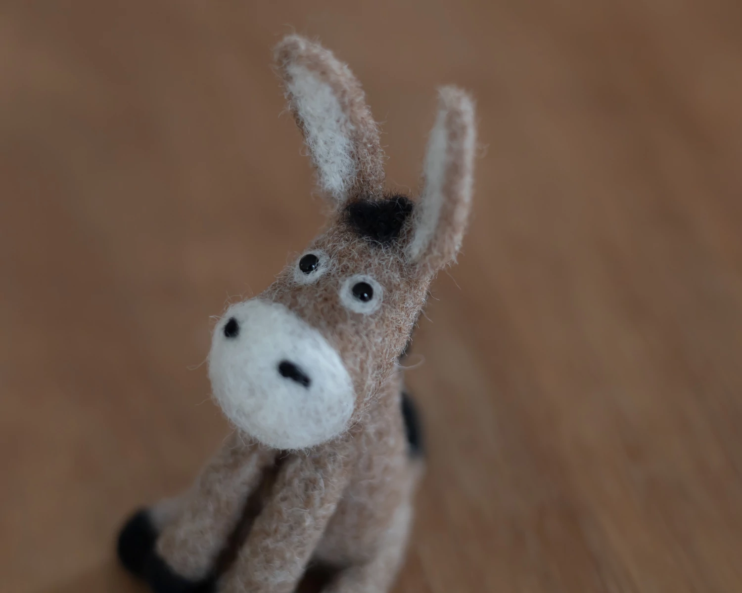 RENDELHETŐ  Nemez, barna csacsi / szamár figura