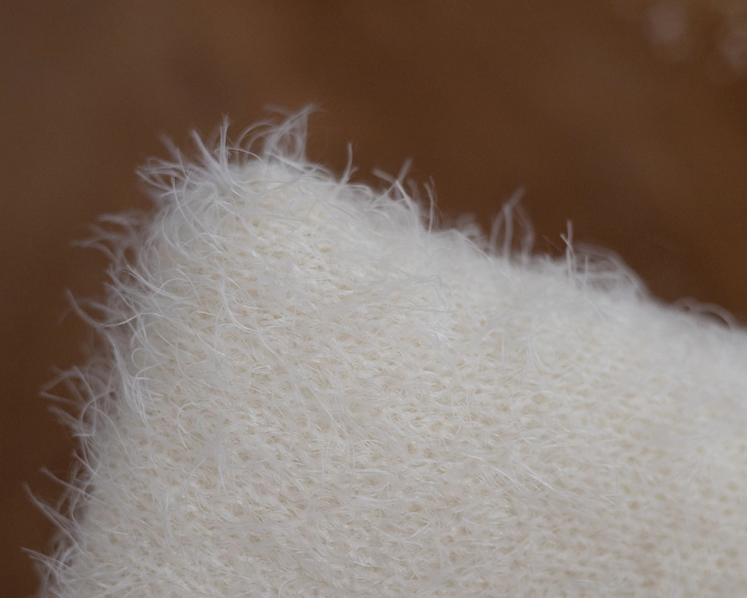 Elefántcsont színű, mohair jellegű párna újszülött fotózáshoz