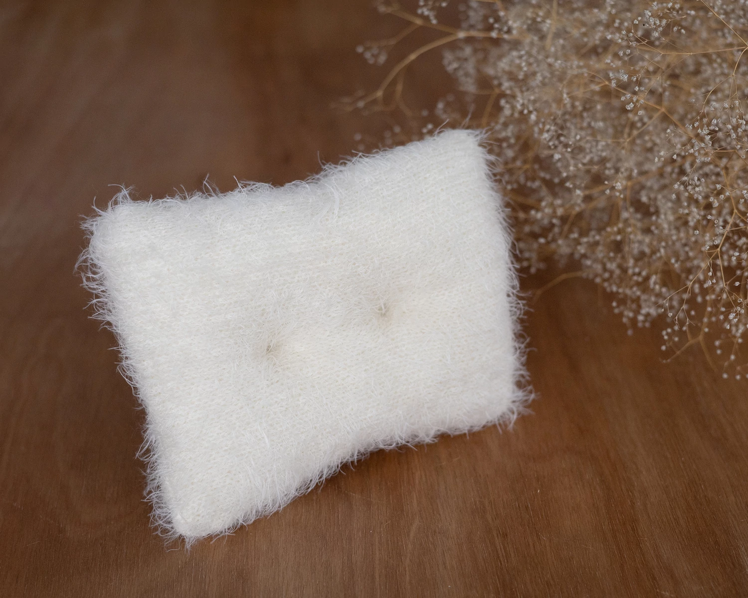 Elefántcsont színű, mohair jellegű párna újszülött fotózáshoz