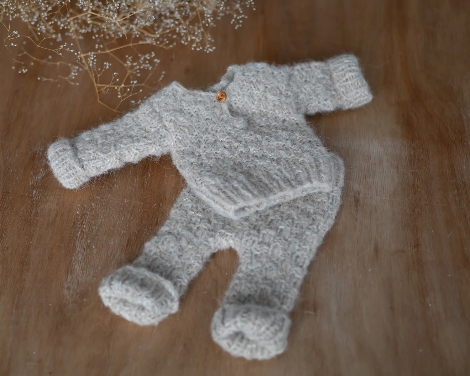 Világos bézs, mohair, kézzel kötött kockás pulóver és nadrág szett