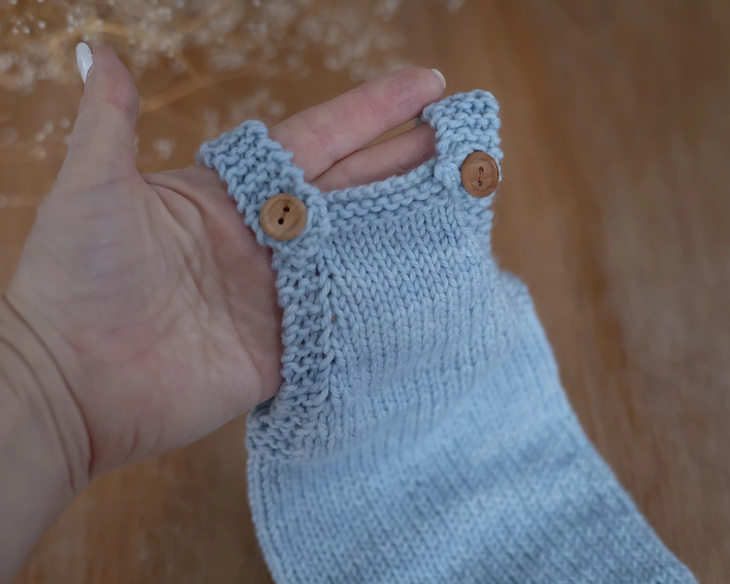 Kék kézzel kötött kantáros nadrág - újszülött fotózáshoz