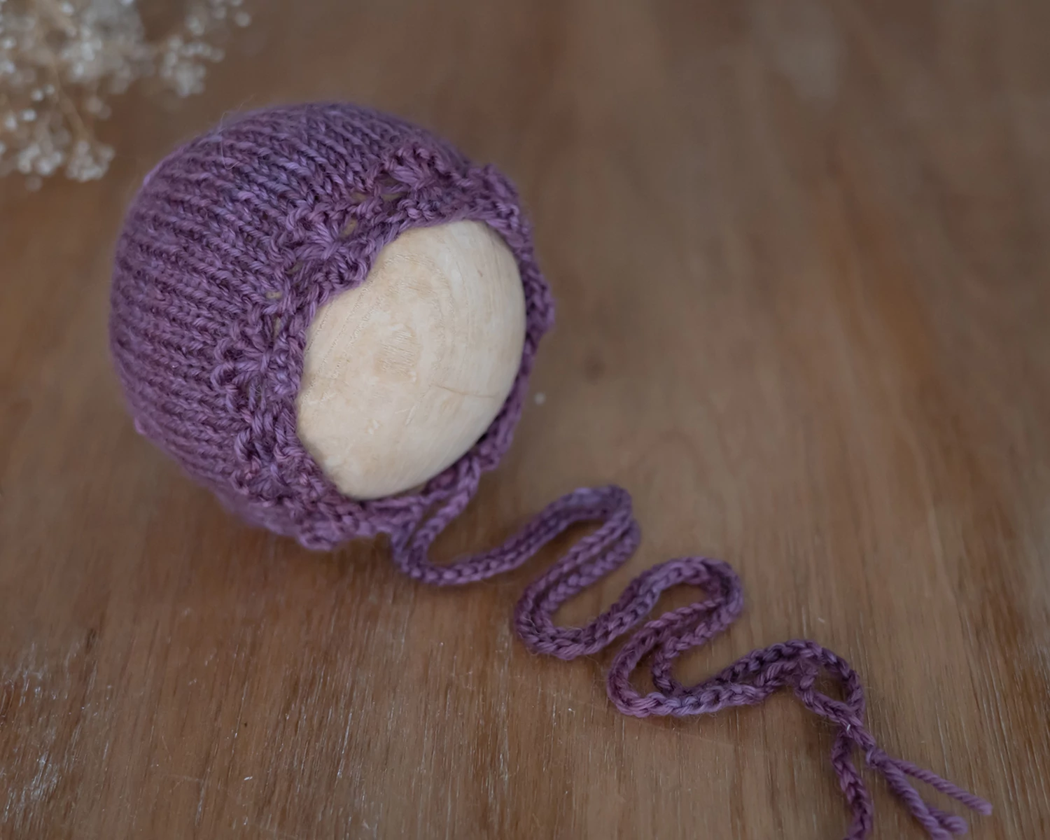 Szőlő újszülött bonnet virágmintával