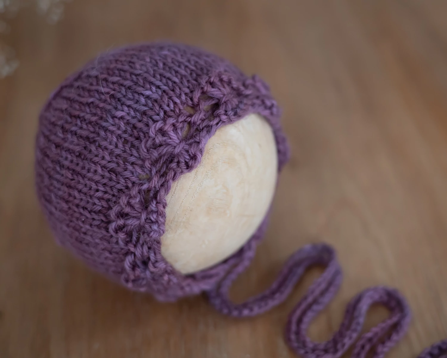 Szőlő újszülött bonnet virágmintával