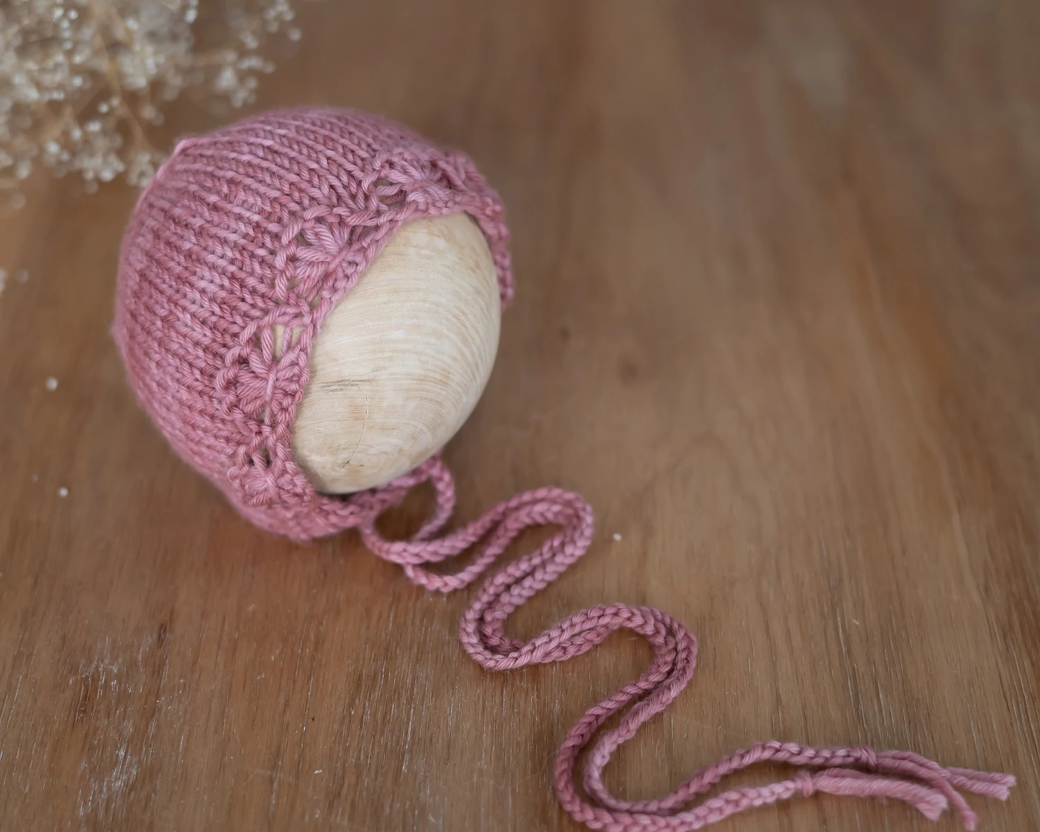 Licsi újszülött bonnet virágmintával